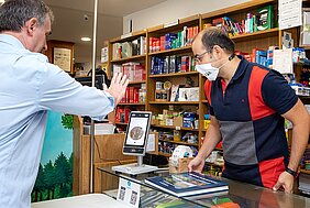 PeasyPay in action in a bookstore in Guadalajara, Spain